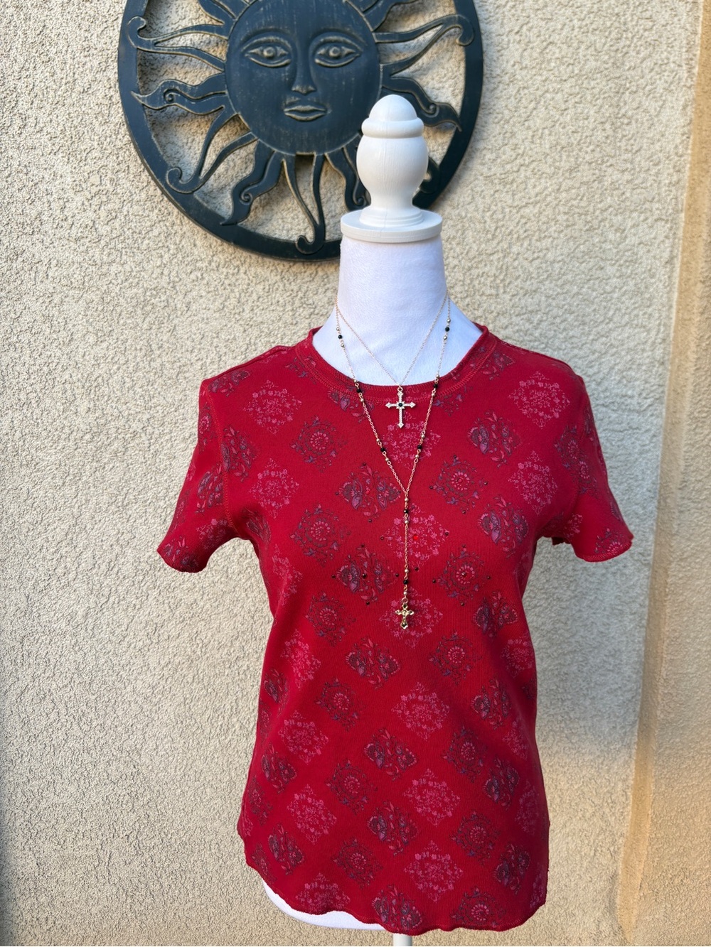 Gloria Vanderbilt Red Tonal Paisley Print Tee Y2K 90s Boho Folk Medallion